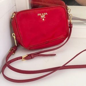 Red Prada Crossbody Bag (FLASH DEAL ❤️)